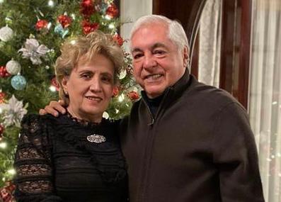 Desde hace 5 años vive con Lorena Dávalos Murillo Desde hace 5 años vivie con Lorena Dávalos Hernández como su pareja